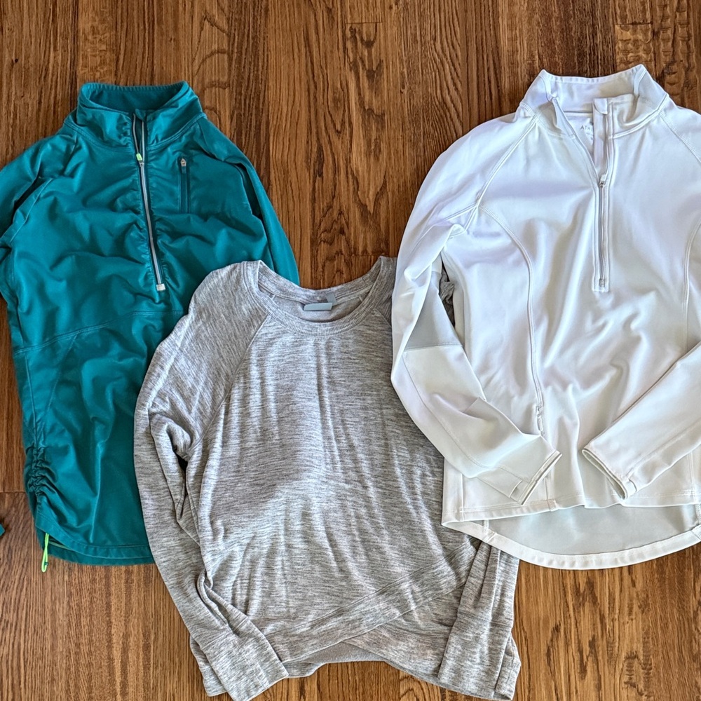 Athleta 1/4 Zip and long sleeve bundle EUC size Medium